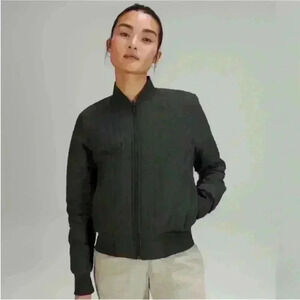 Lululemon Reversible Non-Stop Cotton
Bomber Jacket Black Size 4 EUC!